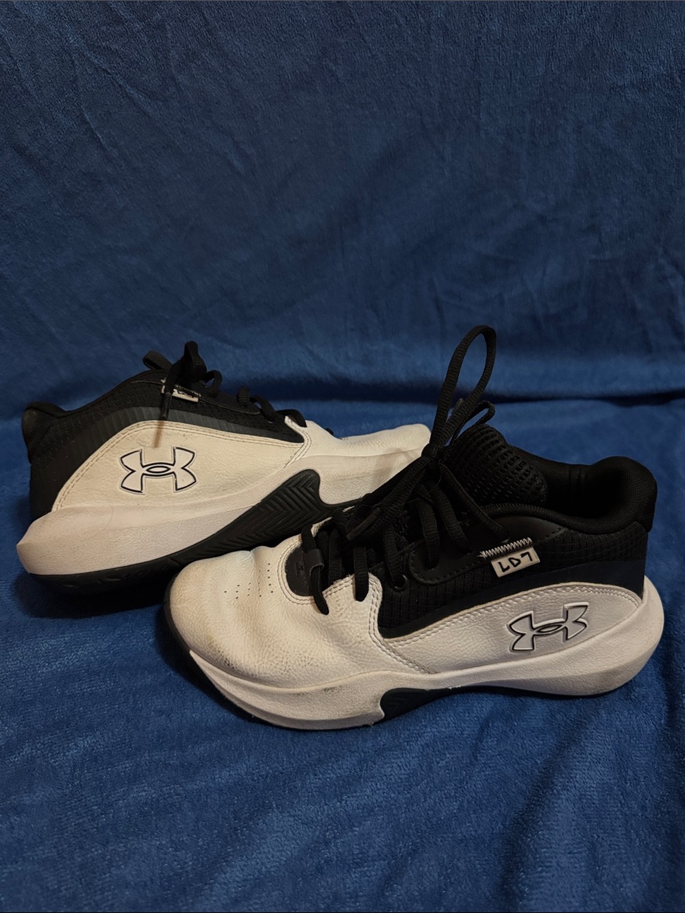 Under Armour Kids Black and White Athletic Sneakers Size 5Y - Only worn indoors